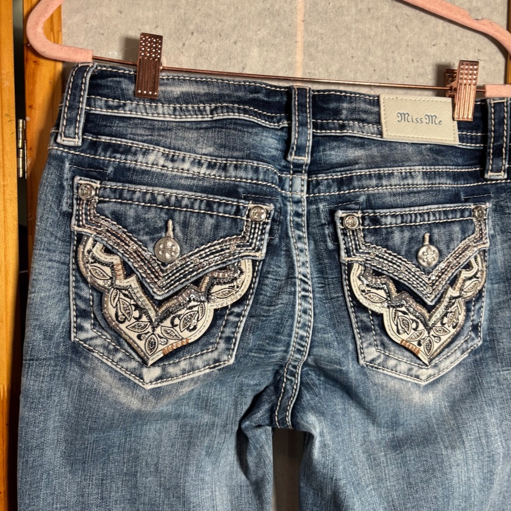Miss Me Jeans Womens Size 27 Bootcut Embellished Pockets‎ Frayed Hem Low Rise